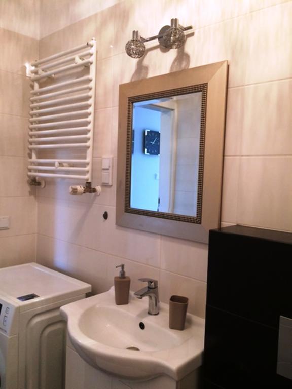 キェルツェApartament "Cleopatra 3" Z Miejscem Parkingowym, Faktury Vatアパートメント エクステリア 写真