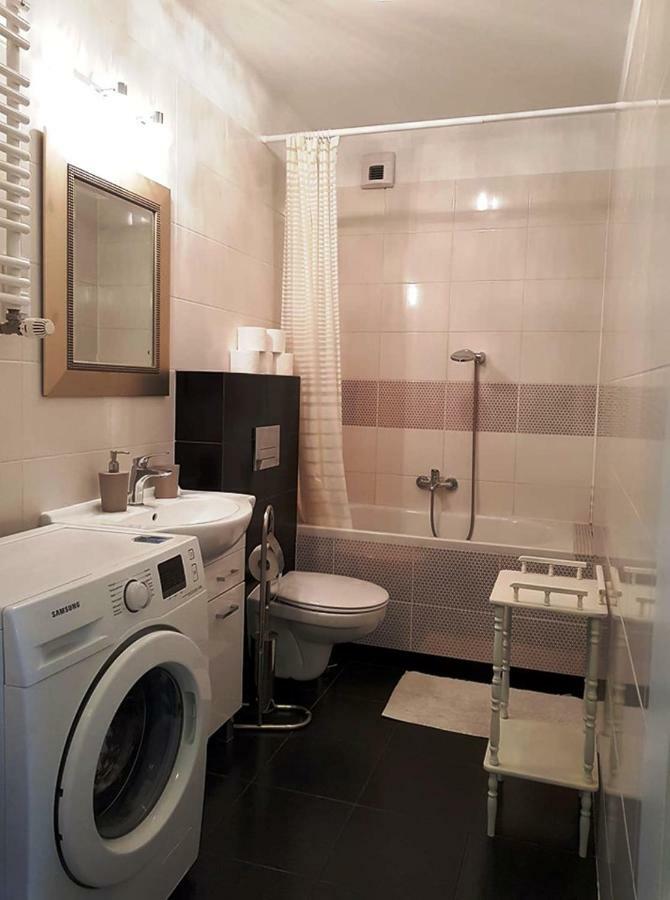 キェルツェApartament "Cleopatra 3" Z Miejscem Parkingowym, Faktury Vatアパートメント エクステリア 写真