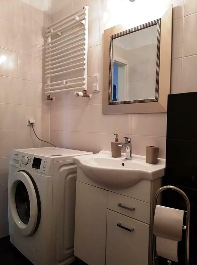 キェルツェApartament "Cleopatra 3" Z Miejscem Parkingowym, Faktury Vatアパートメント エクステリア 写真